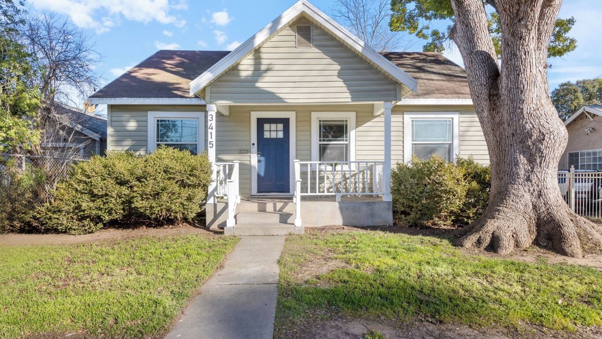 Southeastern Sacramento House | Renovated Cozy Bungalow near UC Med Center