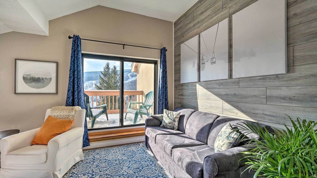 West Dover Condo | Renovated Dover Condo - Steps to Ski Shuttle!