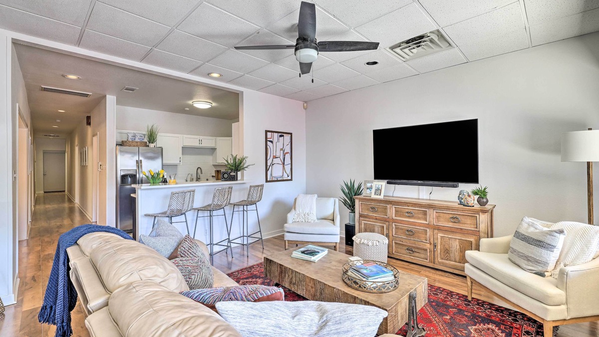 Downtown Apartment | Renovated Dtwn Retreat < 1 Mi to Plaza Park!
