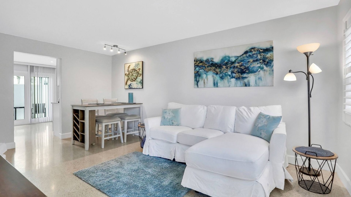 Dunedin House | Renovated duplex near Honeymoon/Caladesi Island with patio, AC, & W/D