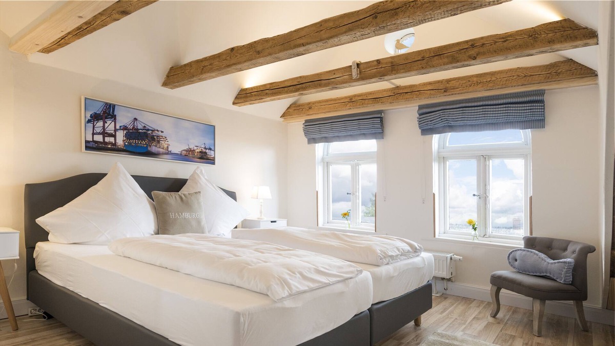 Cranz Apartment | Renovated duplex with stunning views and right on the water