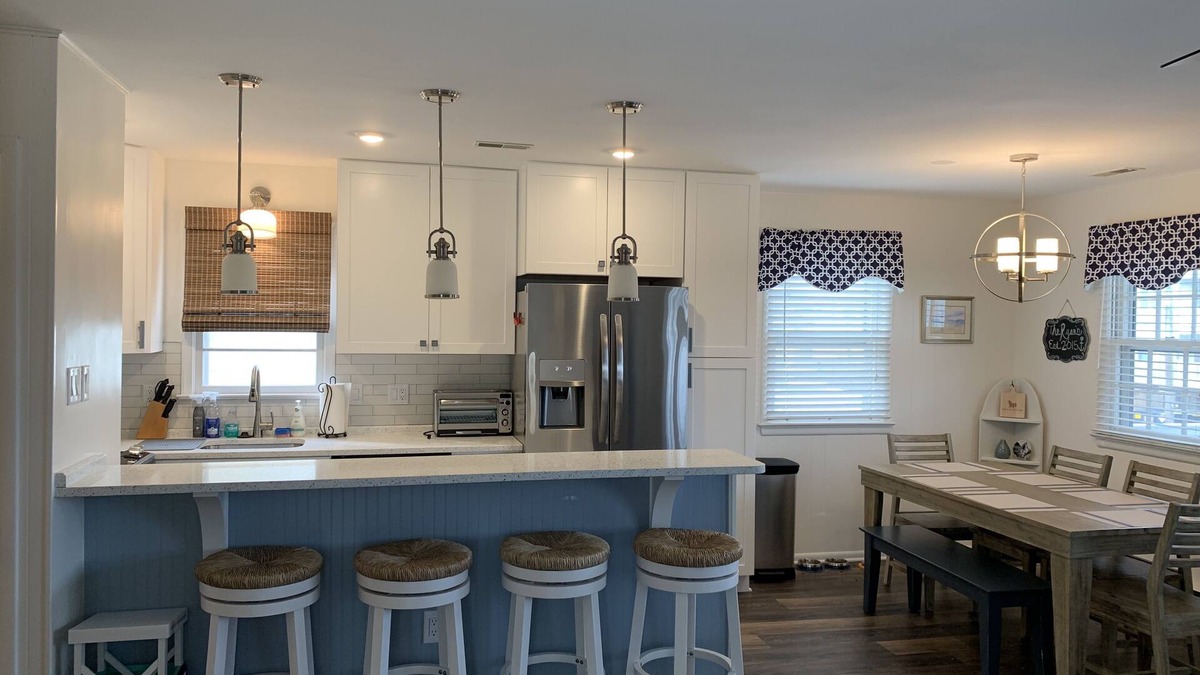 South End House | Renovated family-friendly home with sunset views! 2 blocks to beach