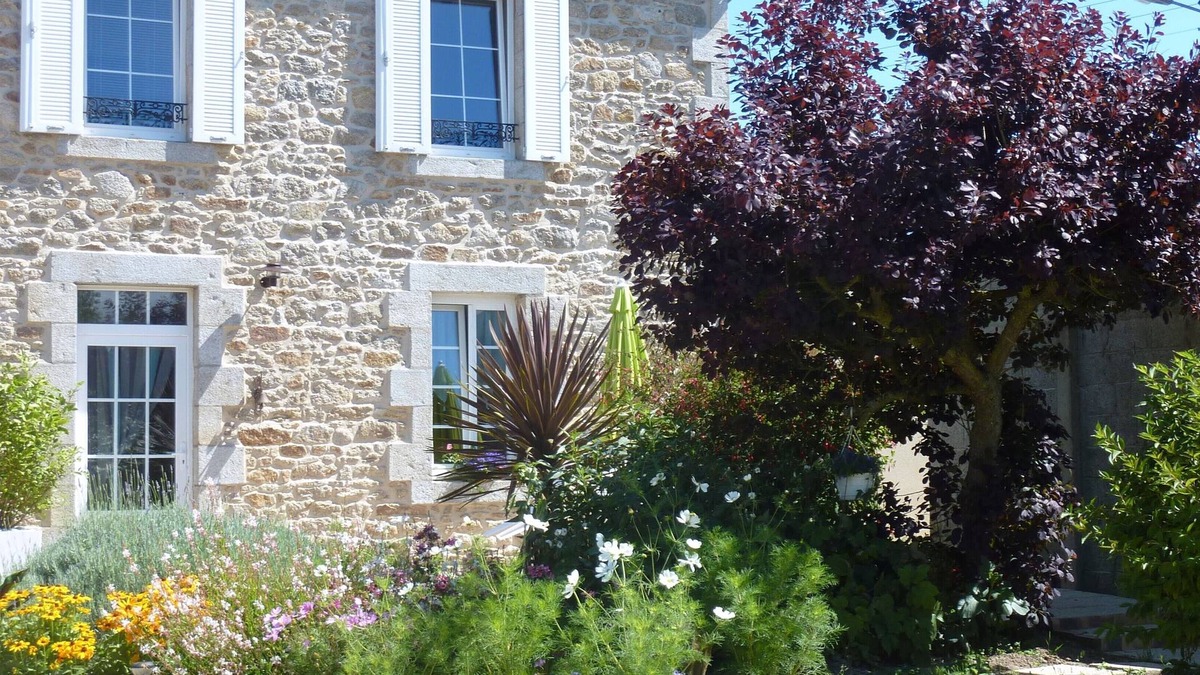 Saint-Pol-de-Leon House | Renovated farmhouse by the sea
