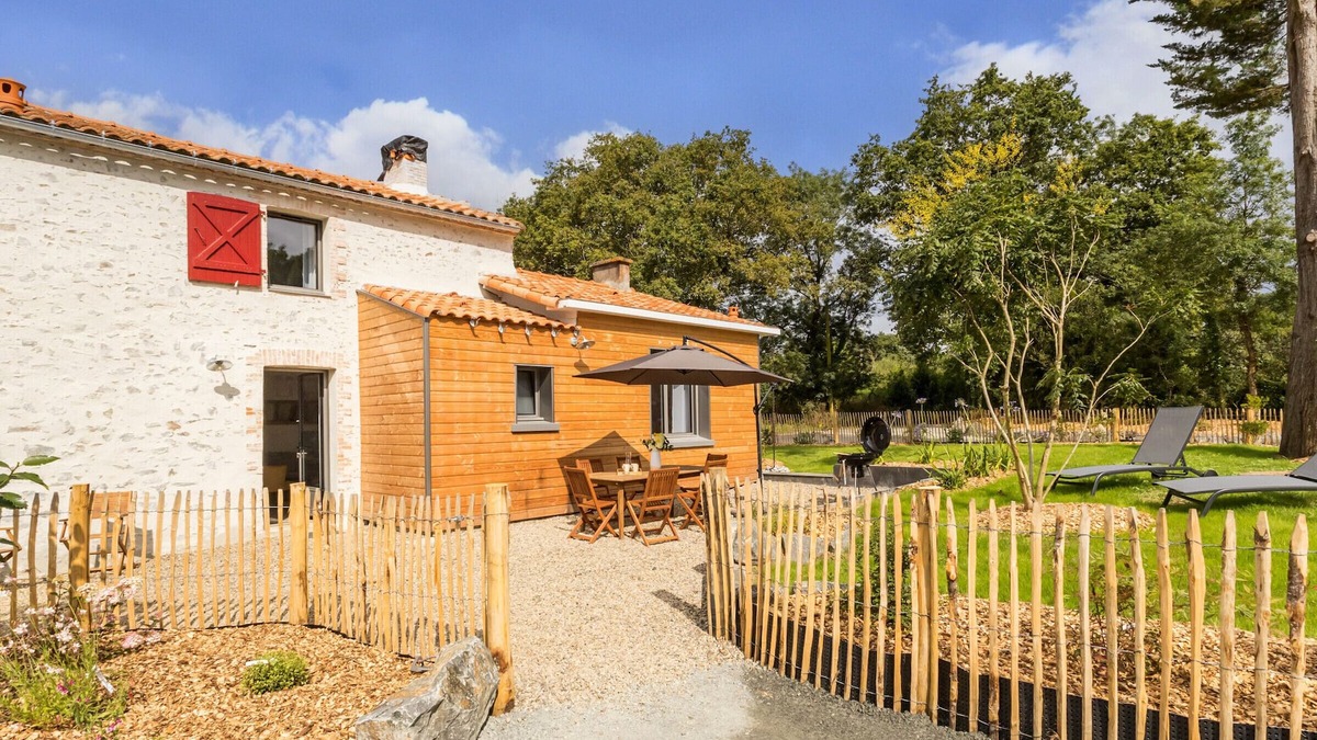 Saint-Colomban Cottage | Renovated Farmhouse: Quiet Countryside, Near Nantes, EV Charger, Pets Welcome
