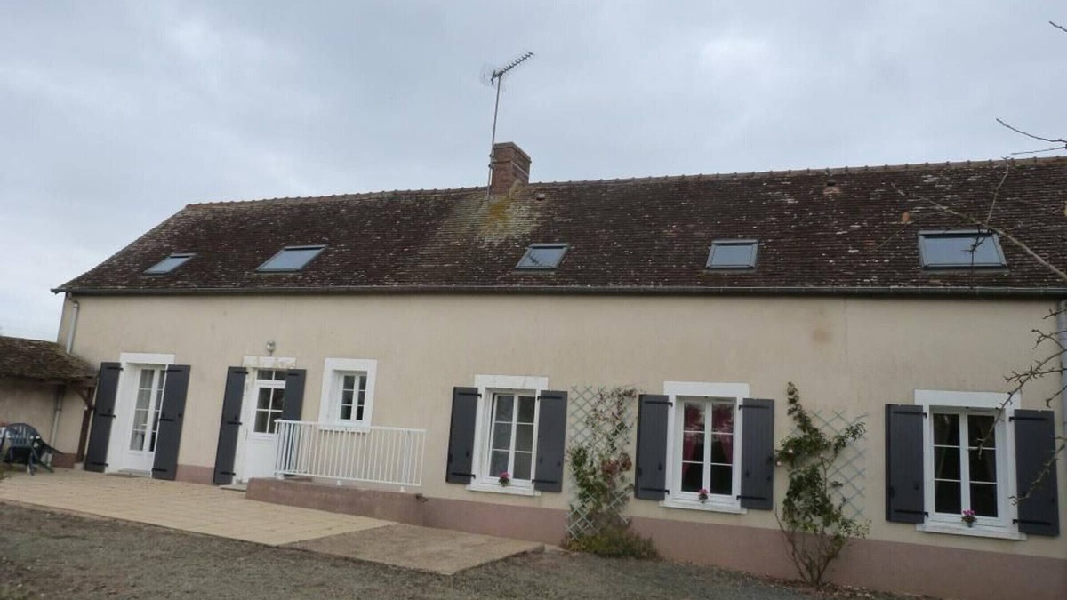 Vallon-sur-Gee Cottage | Renovated farmhouse with terrace, internet, and garage near Vallon-sur-Gée