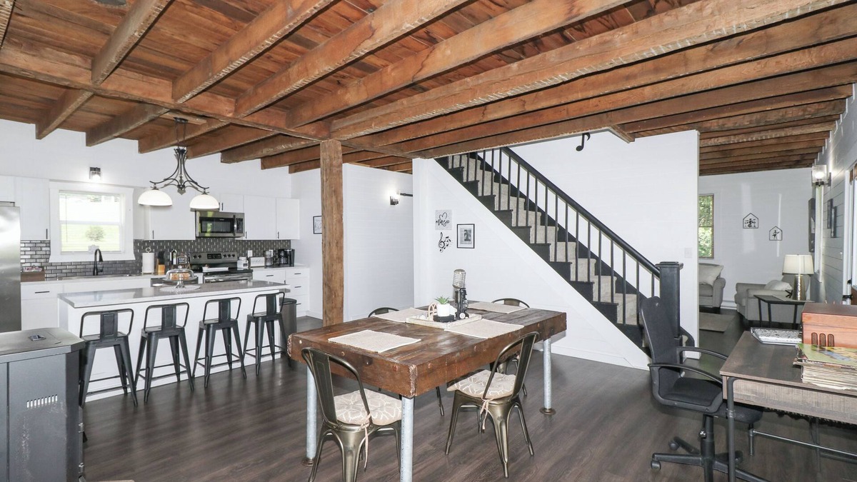 Lexington House | Renovated Farmhouse by Mid Ohio Race Track, Snow Trails, access to Amphitheater!