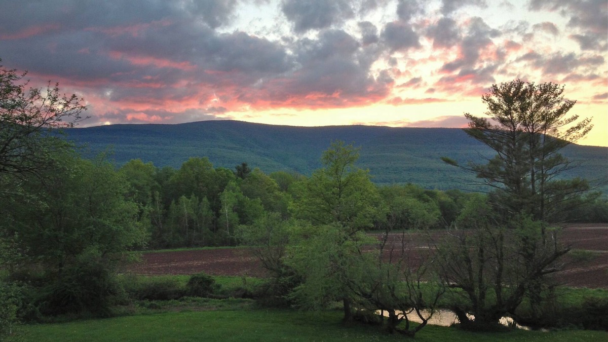 Saugerties House | Renovated Farmhouse With Catskill Mountain Views