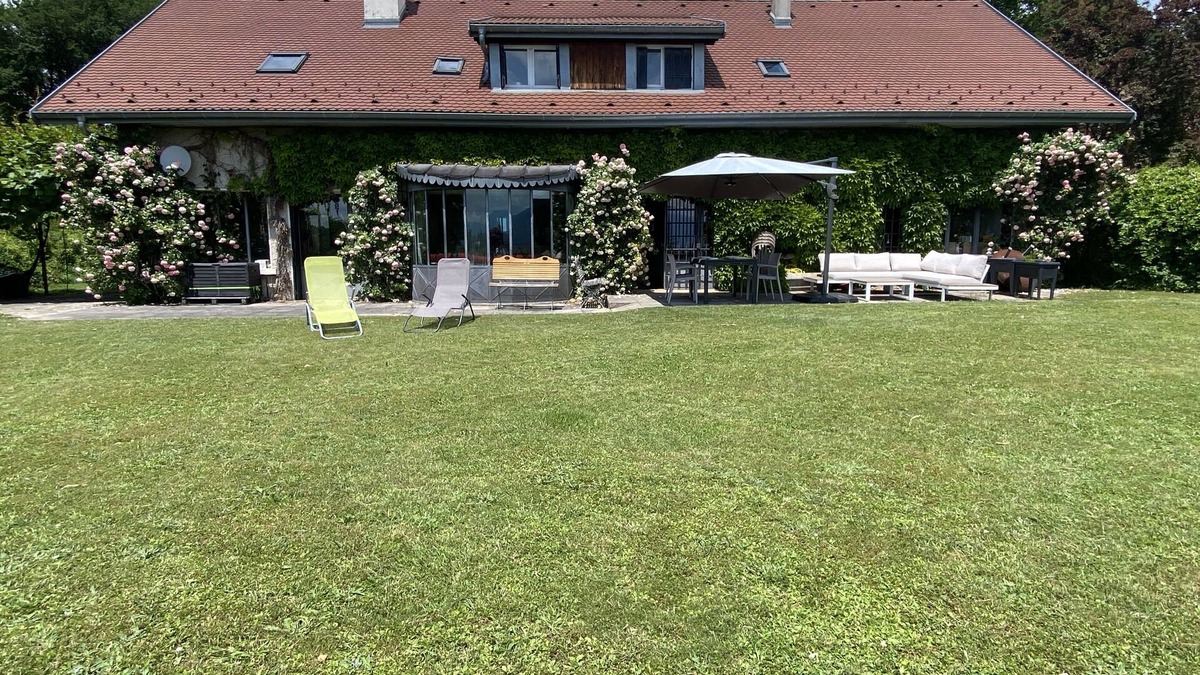 Pringy House | Renovated farmhouse with panoramic view on the lake and the mountains