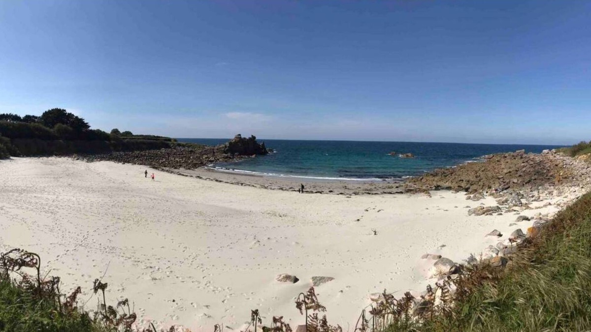 Sibiril House | Renovated fisherman's cottage in the heart of a small fishing port.