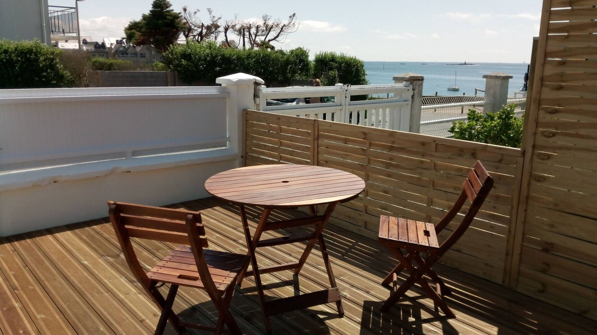 Kerroch House | Renovated fisherman's cottage with direct access to the sea, facing the island of Groix