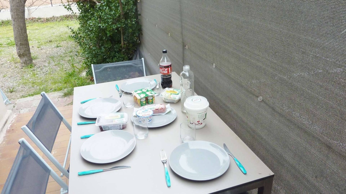 Marseillan Plage Apartment | Renovated flat with air conditioning