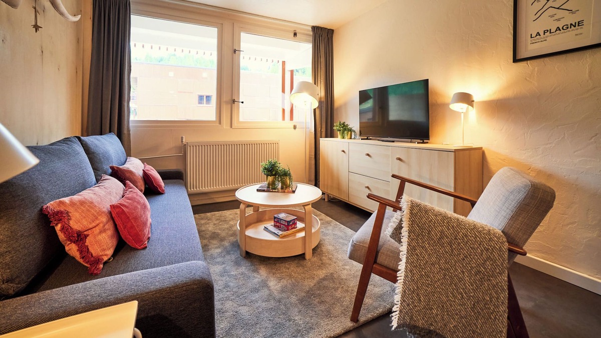Plagne Centre Apartment | Renovated Ski-In/Ski-Out Apartment - Immeuble Everest, Plagne-centre