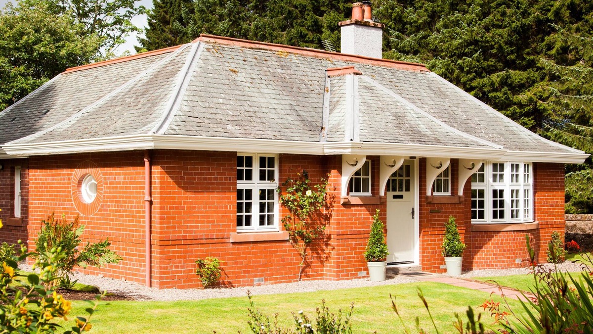 Dunblane Cottage | Renovated gatekeepers cottage situated in peaceful, private gardens