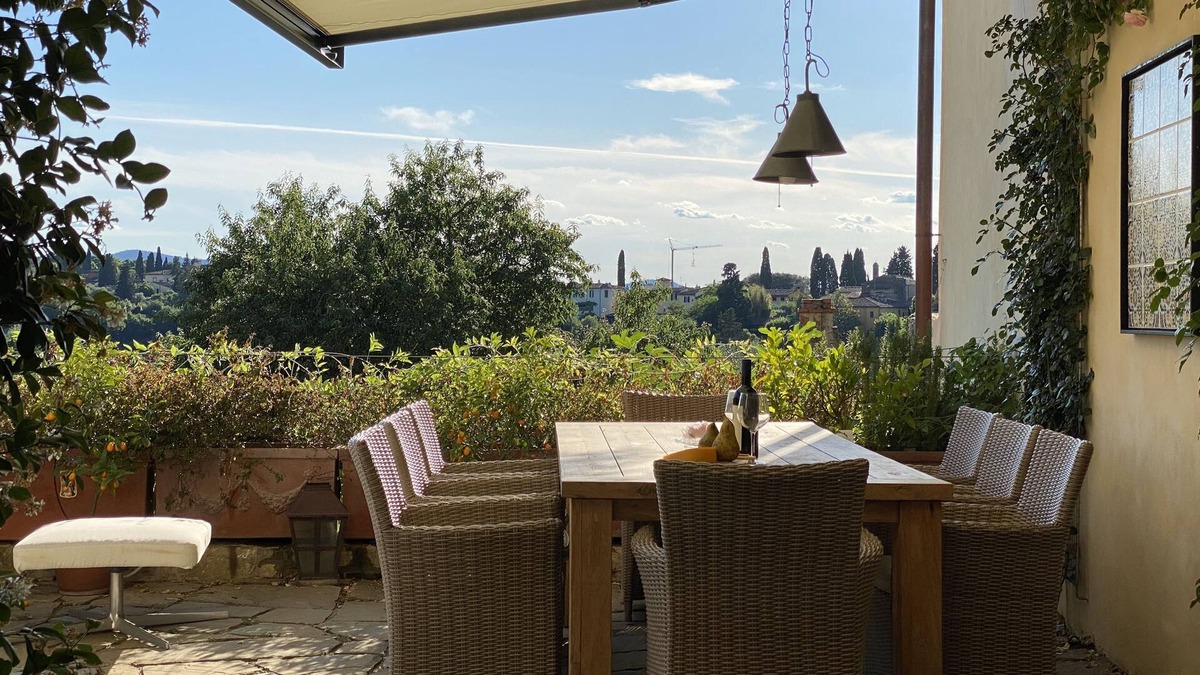 Oltrarno House | Renovated gorgeous villa in Florence. Walking distance to all sites.