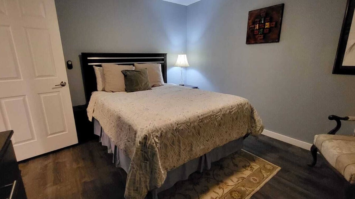 East Central Apartment | Renovated Guest House with Private Entrance and Parking – Perfectly Located!