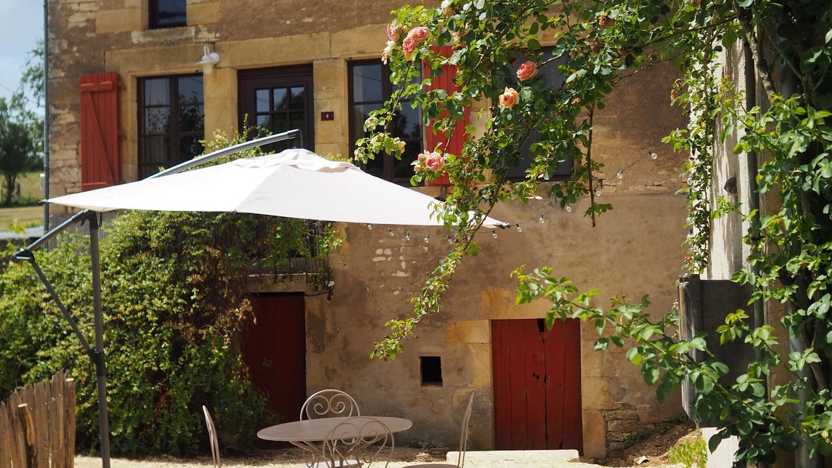 Cuncy-les-Varzy Cottage | Renovated historic stone house, cozy terrace - beautiful excursion destinations