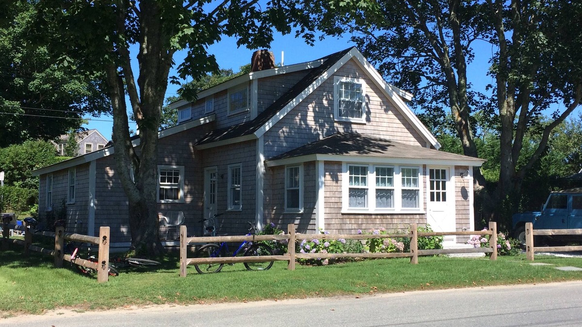 Siasconset House | Renovated historic house and detached cottage