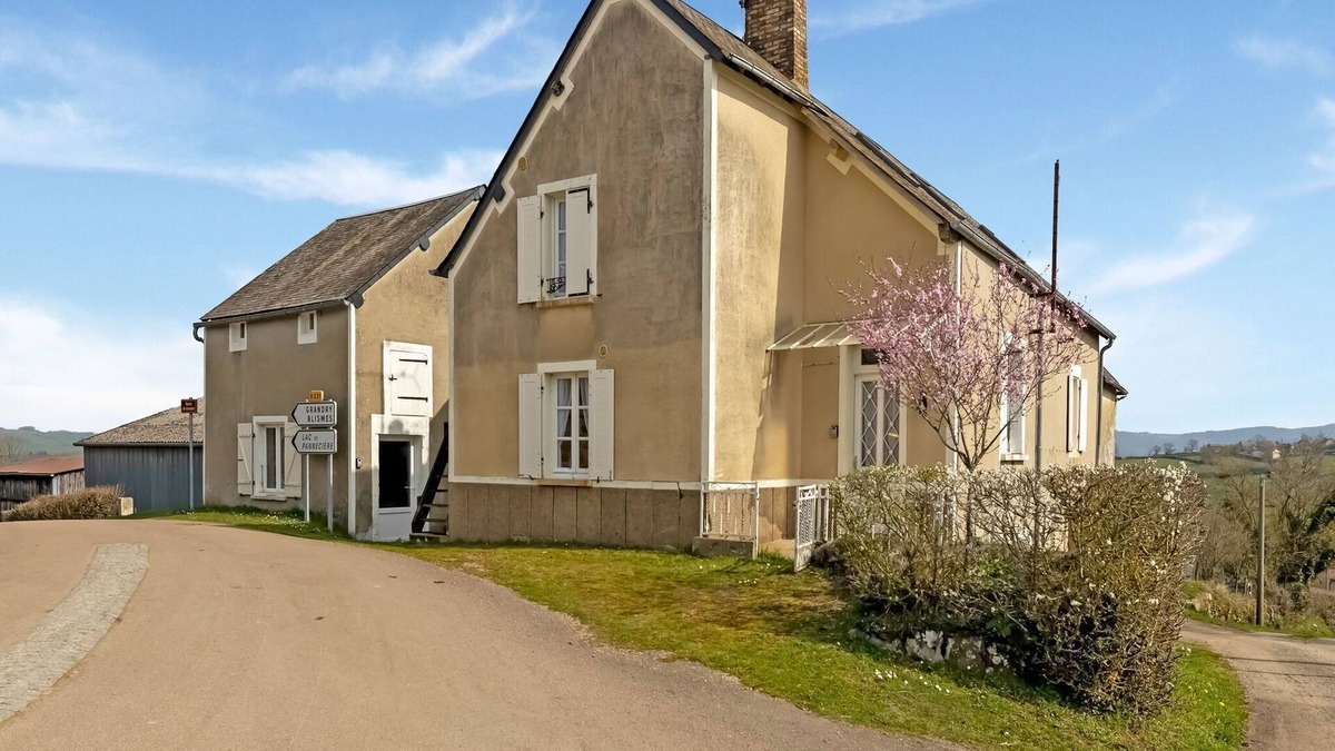 Dun-sur-Grandry House | Renovated Holiday Home in Dun-sur-Grandry with Terrace