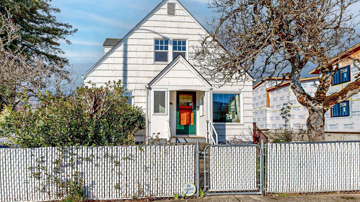 Stevenson House | Renovated home in central location w/hot tub, theater, fast wifi & work desks