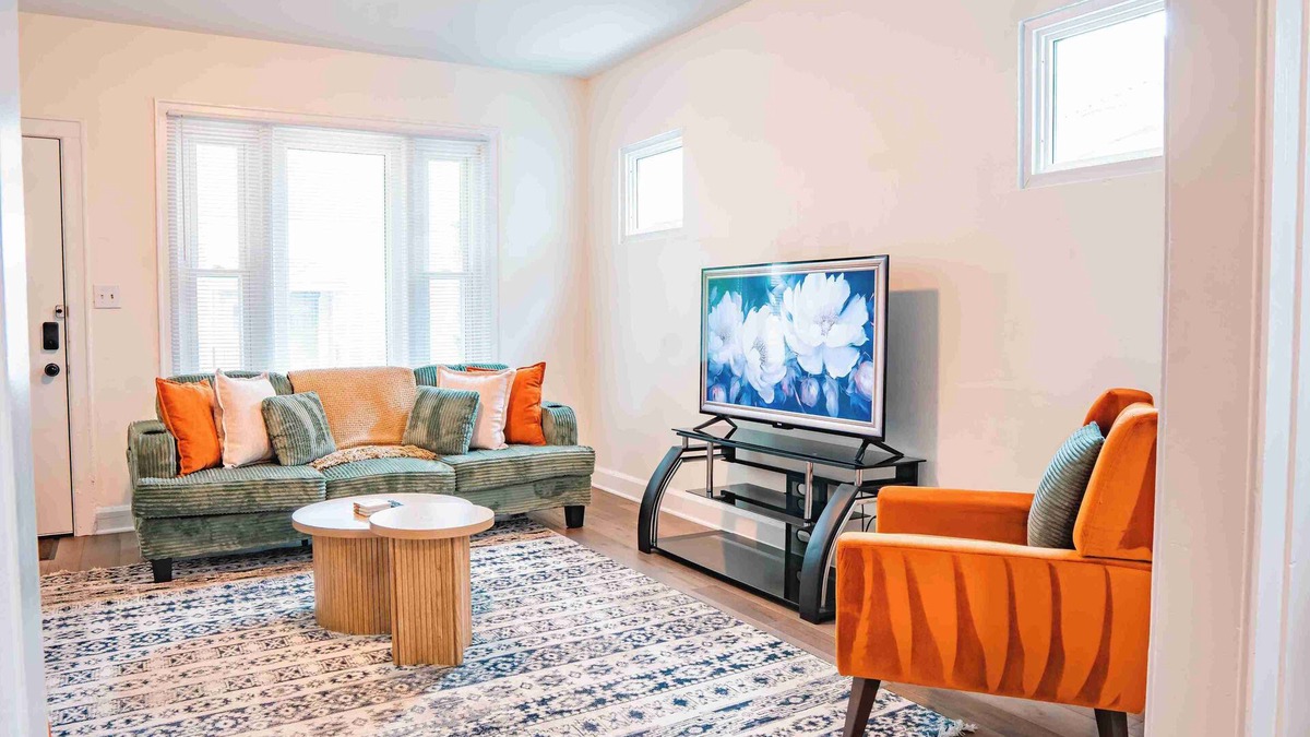 West Columbus House | Renovated Home – Mins away from OSU/CREW/CBJ/Clippers/Greater CBUS/COSI