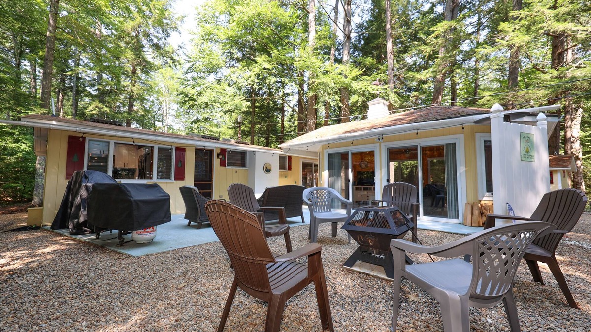 Meredith Cottage | Renovated Home Walk to Beach on Lake Winnipesaukee