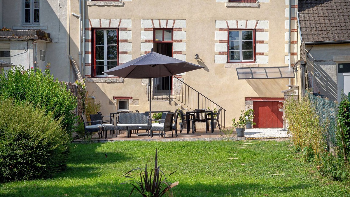 Blois House | Renovated house 2025 on the banks of the Loire & large garden 6 bedrooms with private shower