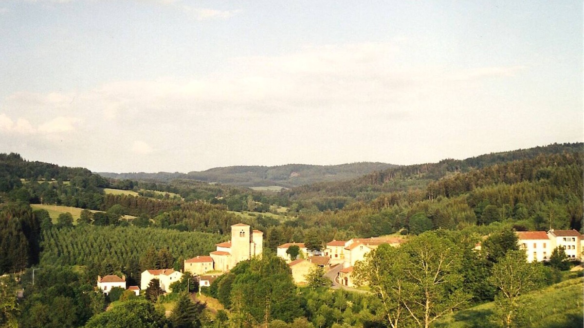 Auzelles House | RENOVATED HOUSE IN CHARMING VILLAGE 45 MINUTES FROM THE RESORTS