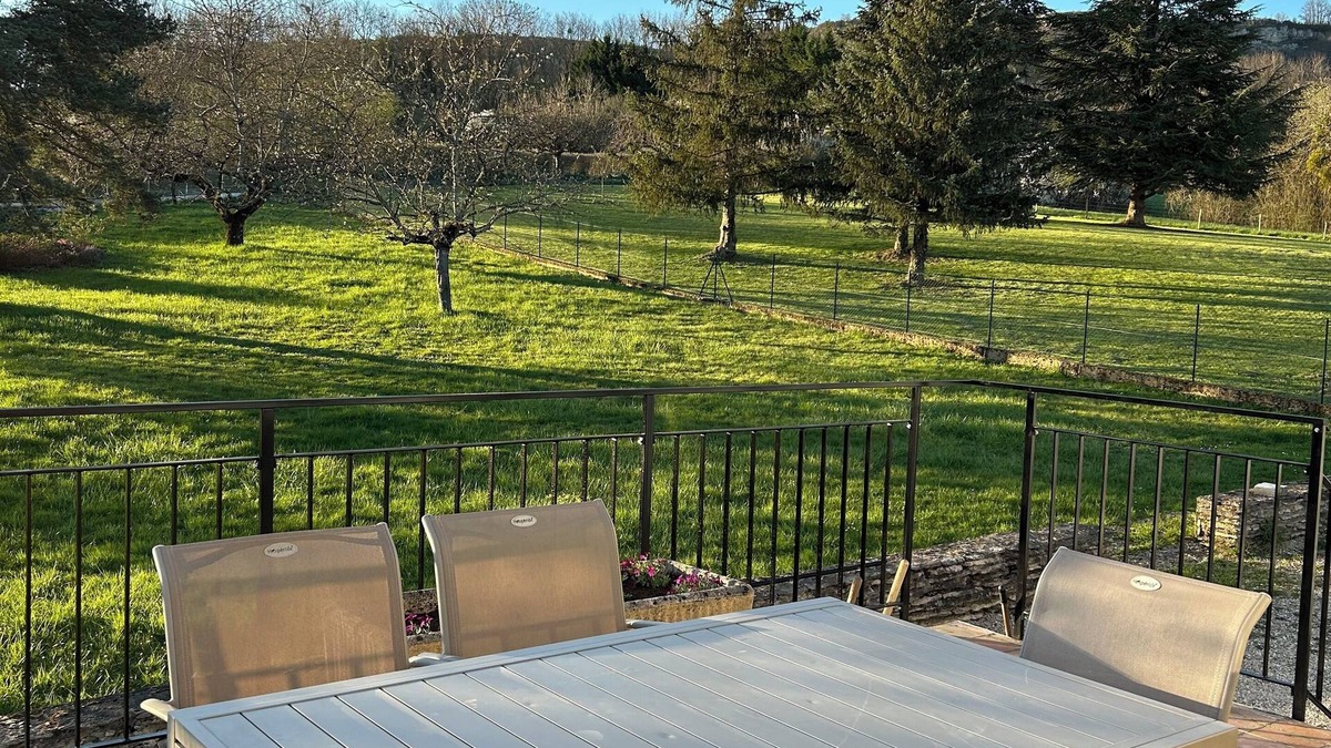 Nolay House | Renovated house in H. Côtes de Beaune, peaceful setting between vineyards and countryside.
