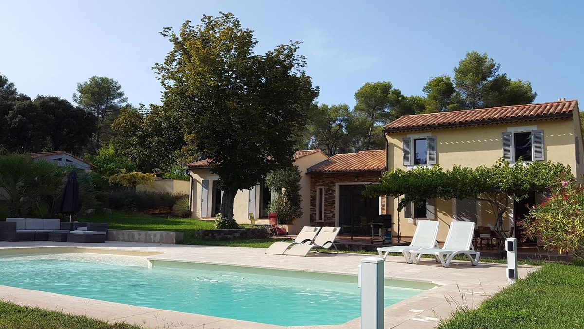 Cabries House | Renovated house with pool for 6