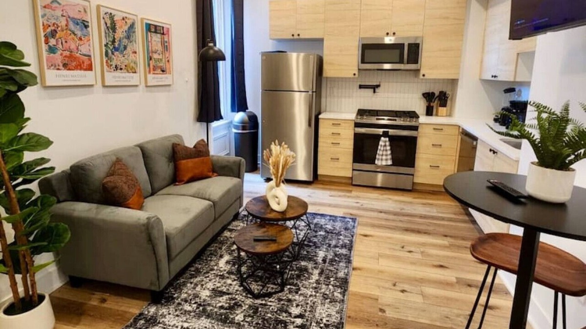 Center City West Apartment | Renovated Jr 1BR | Center City | Sleeps 4 | 2 Beds