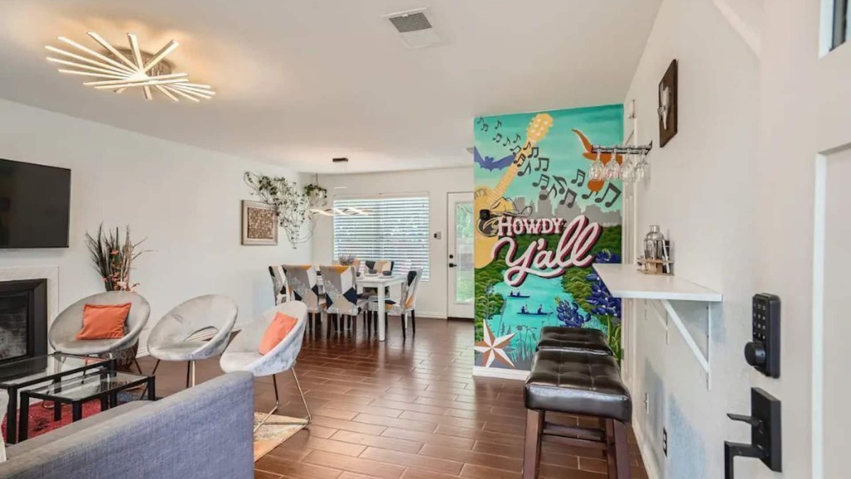 Austin House | Renovated LaCasa deArte- Minutes From Downtown and Austin Hotspots!