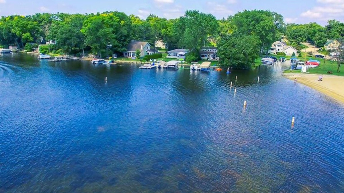 Bohners Lake House | Renovated Lake House Retreat Near Lake Geneva