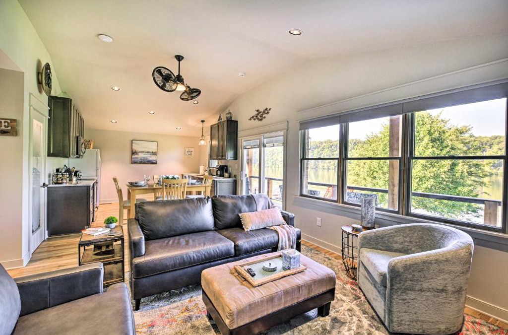 Ingles House | Renovated Lakefront Cottage with Private Dock!