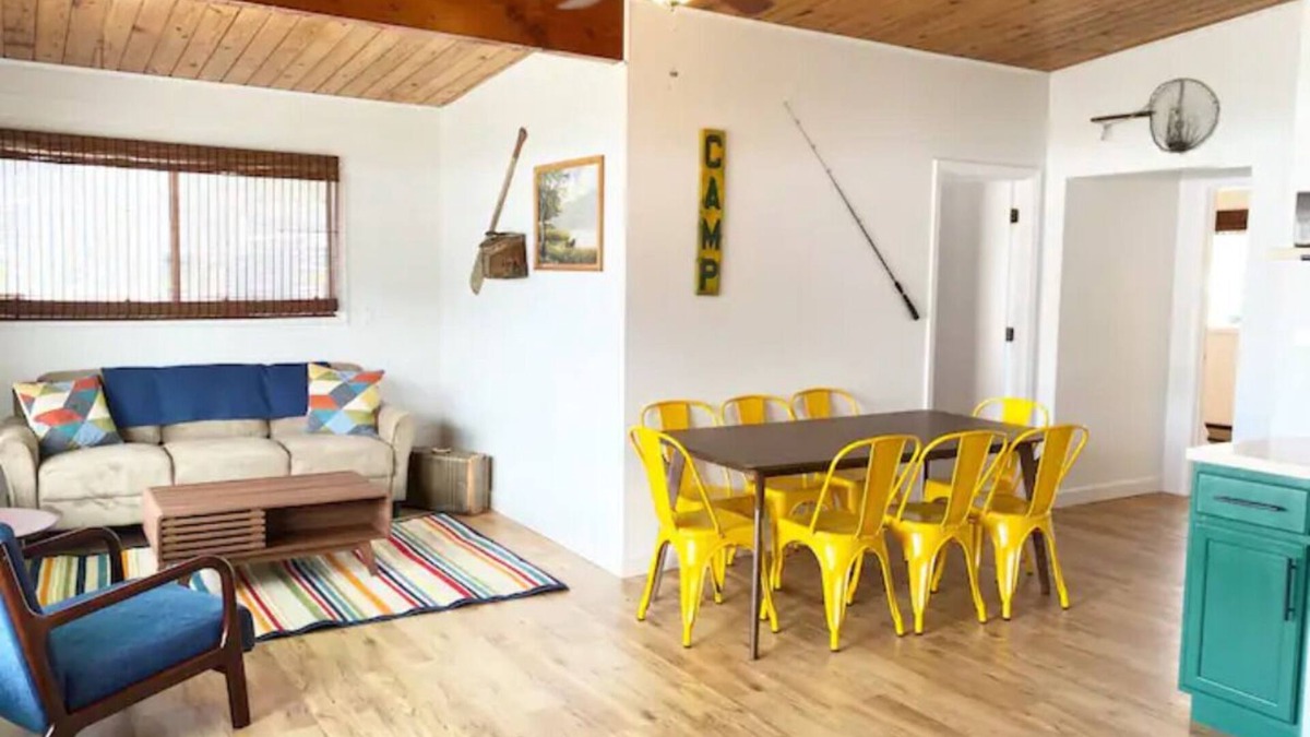 Camdenton Cabin | Renovated lakeside cabin with swimming pool & resort amenities!