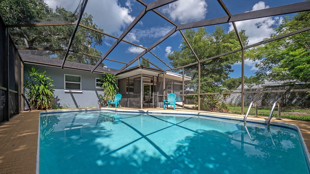 Anona House | Renovated Largo Pool Home