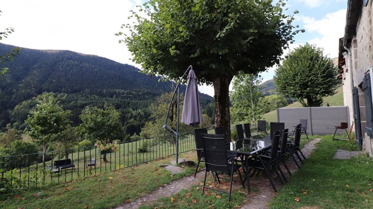 Laveissiere Cottage | Renovated manor house with garden, fireplace, and Wi-Fi near Super-Lioran