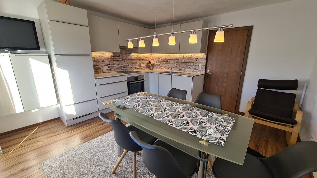Reutte Apartment | Renovated, modern and bright apartment in a quiet location for 2 to 5 people