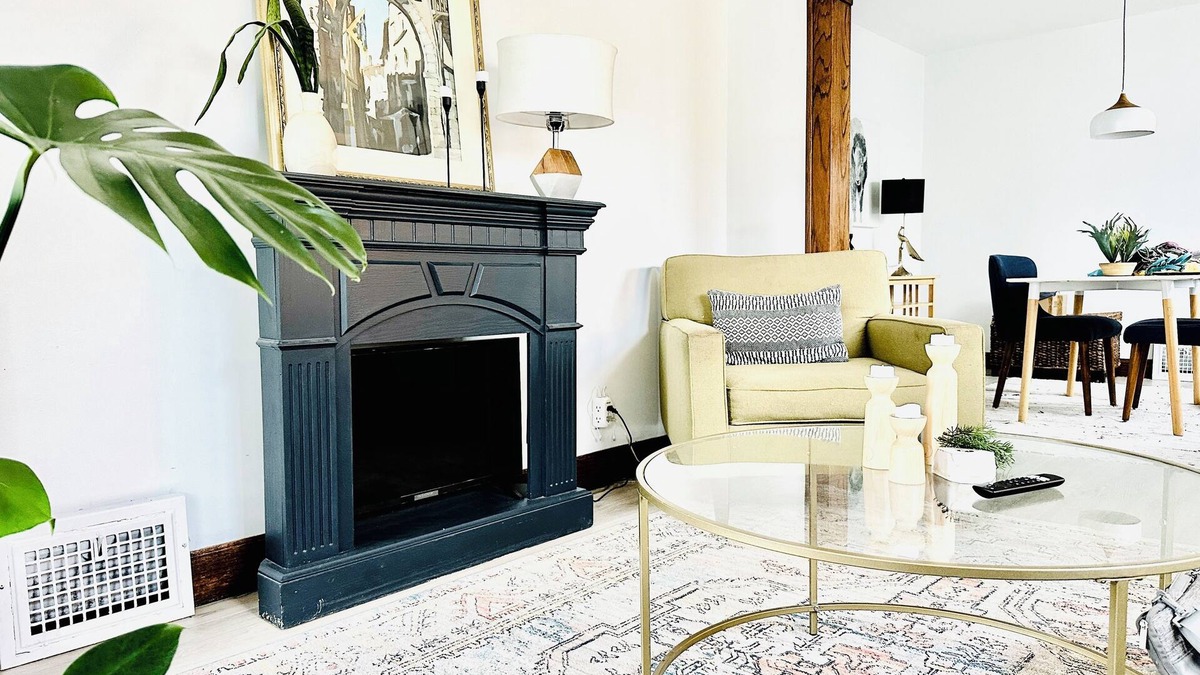 Lakewood House | Renovated Modern Sparkling Clean Cozy Townhm Vibrant CLE neighbhood