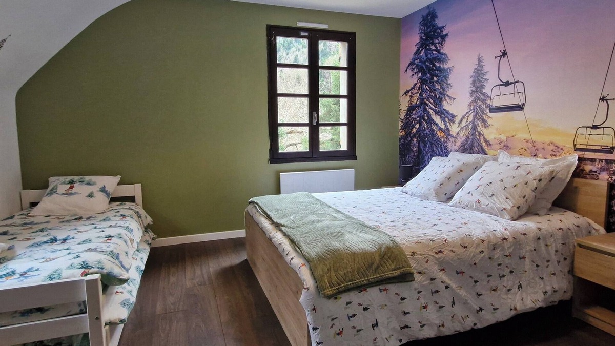 Aragnouet House | Renovated mountain gîte, close to ski slopes and hiking trails, sleeps 14 to 15