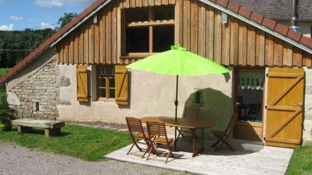 Saint-Bresson Cottage | Renovated nature retreat, Plateau of 1000 ponds - WIFI, parking