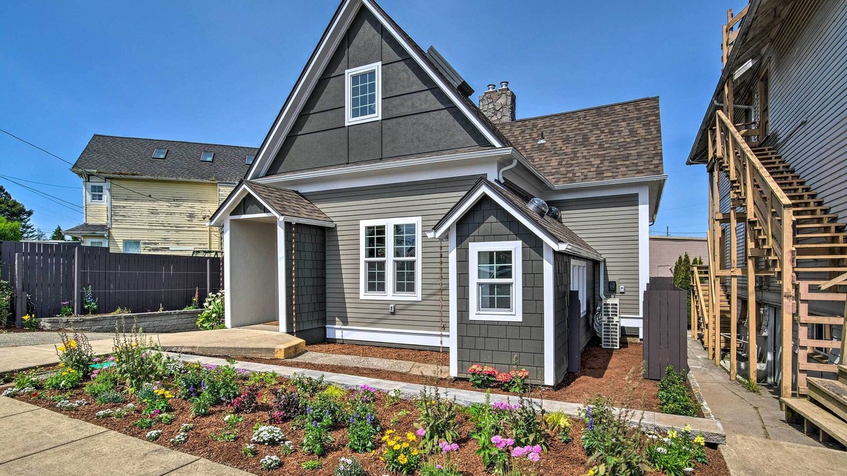 North Bend House | Renovated North Bend Cottage: Near Eateries!