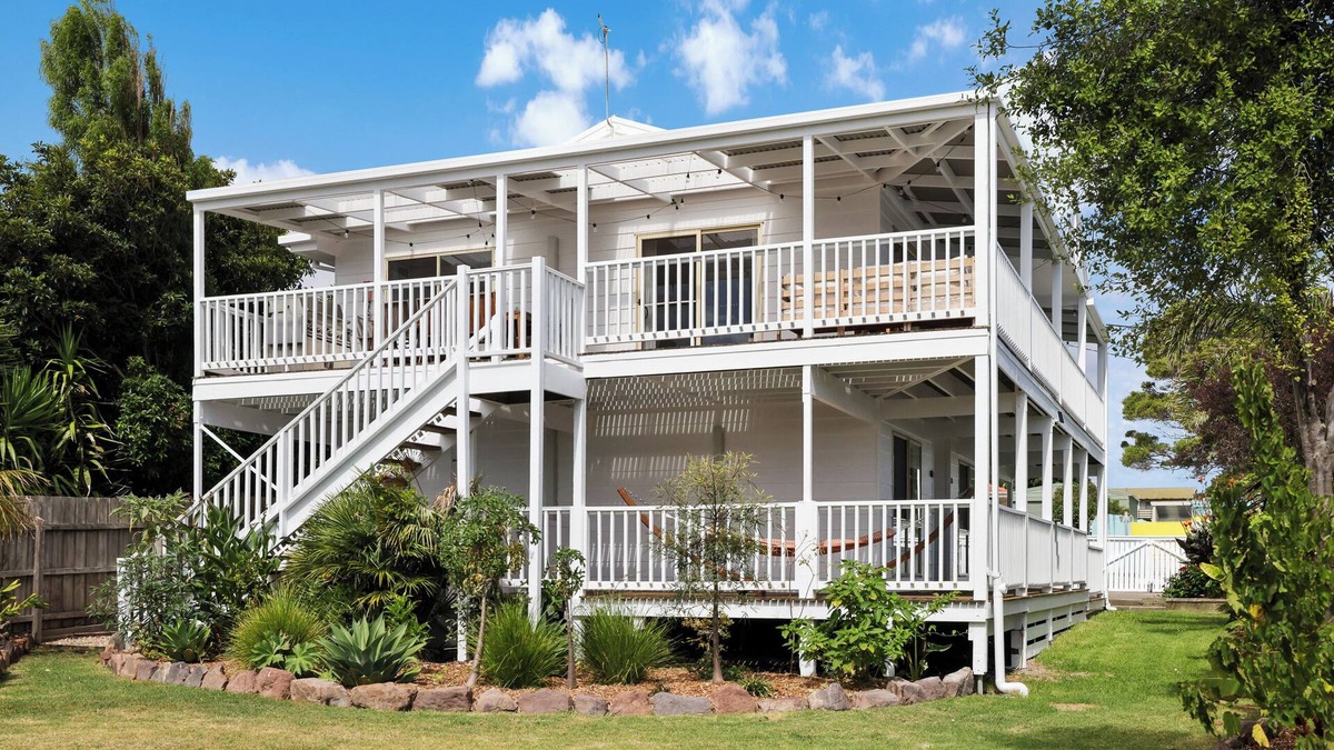Newhaven House | Renovated open planned living sun drenched house in Cape Woolamai