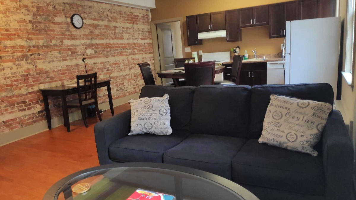 Mount Vernon Apartment | Renovated, Pet Friendly Apt Perfect for Professionals, Travel Nurses + Students