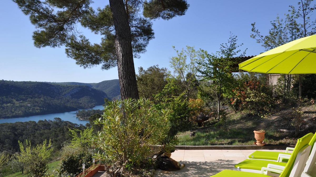 Esparron-de-Verdon Villa | Renovated Provencal farmhouse with panoramic view of Lake Esparron de Verdon