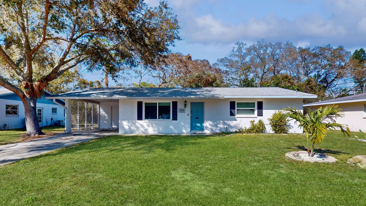 Alta Vista House | Renovated retreat - dog-friendly yard, AC & W/D - snowbirds welcome