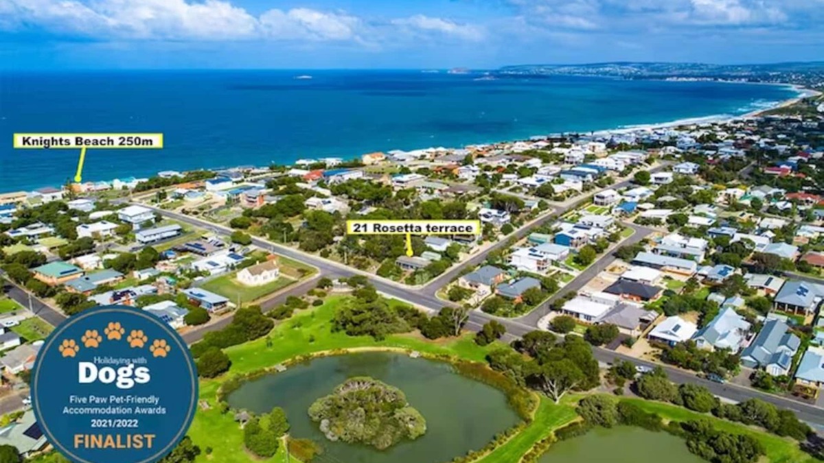 Port Elliot House | Renovated Retro Style + Park Views
