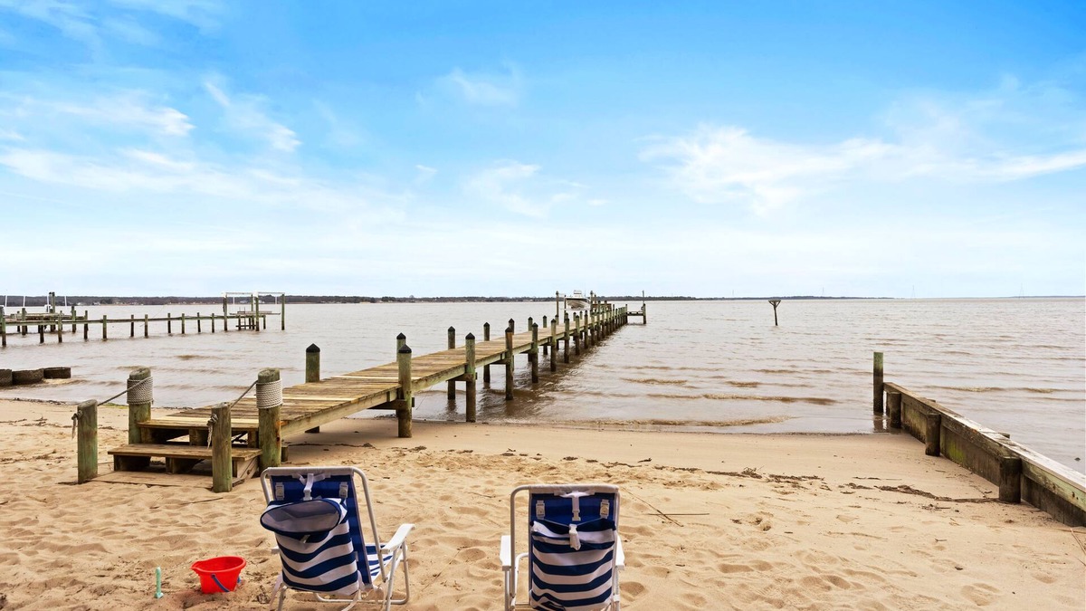 Sharps House | Renovated River House l Private Beach and Dock l Unforgettable Views