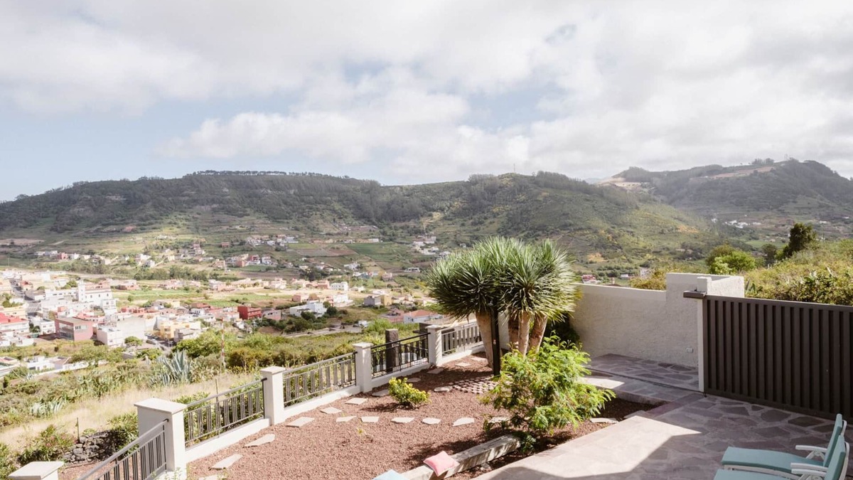 Tegueste House | Renovated rustic house with stunning views, 2 bedrooms, 2 bathrooms, Wi-Fi