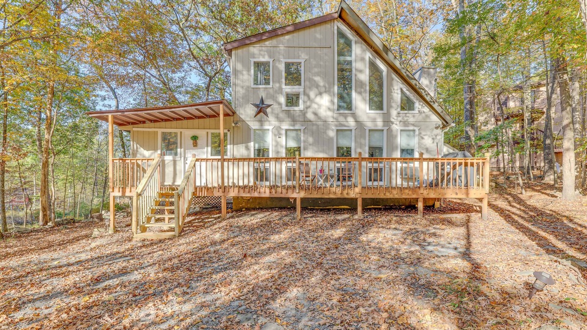 Bushkill Ski Chalet | Renovated Saw Creek Chalet w/ amenities near Shawnee Mtn & Bushkill Falls!