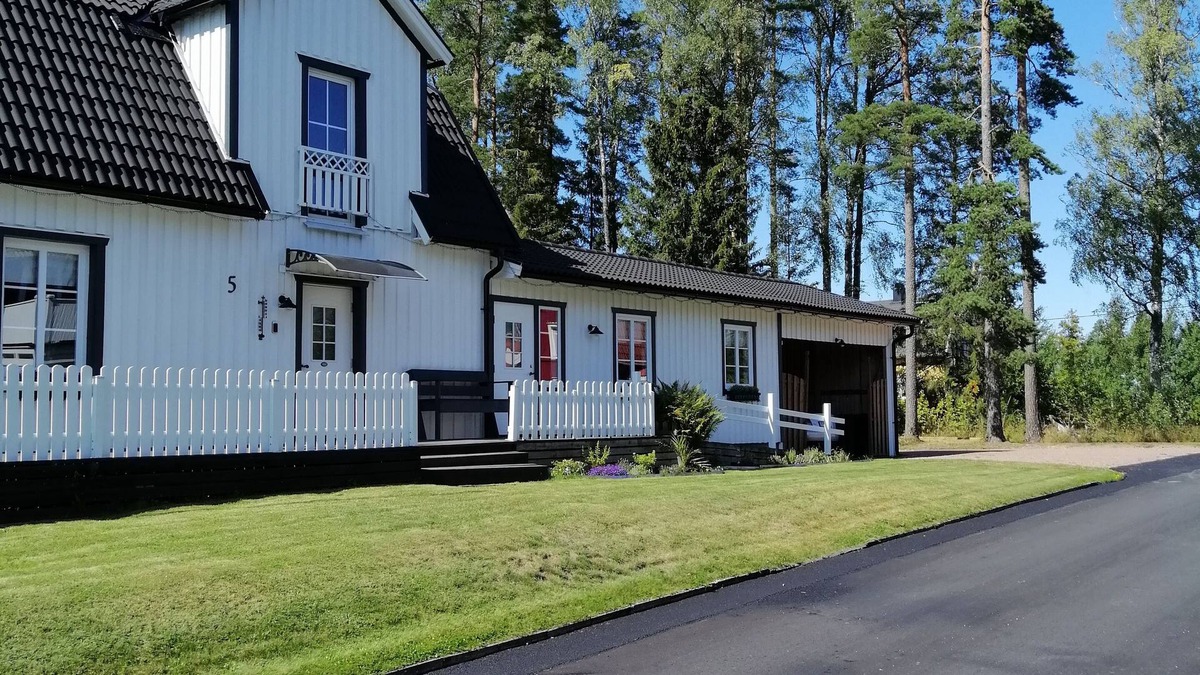 Gardsjo Apartment | Renovated 2 bedroom-appartment next to Swedish woods and Skagern Lake.